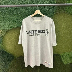 Vintage MLB Chicago White  Sox Spellout T-shirt Size XL